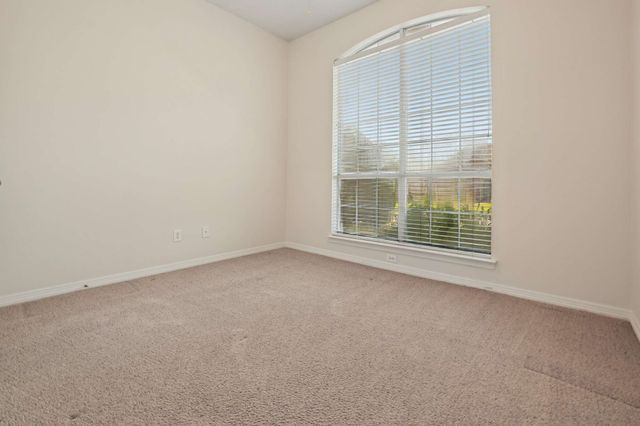 469 Crestview Point Drive, Lewisville, TX 75067