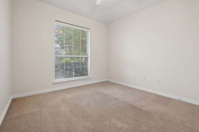 469 Crestview Point Drive, Lewisville, TX 75067