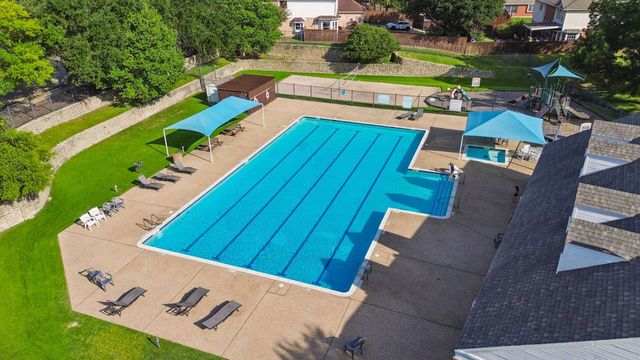 469 Crestview Point Drive, Lewisville, TX 75067
