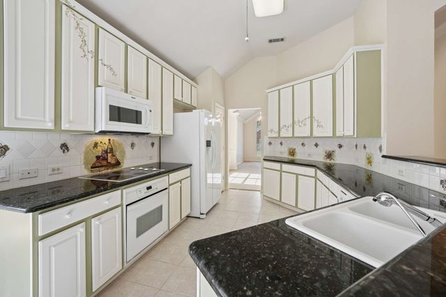 469 Crestview Point Drive, Lewisville, TX 75067