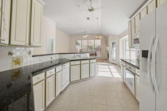 469 Crestview Point Drive, Lewisville, TX 75067
