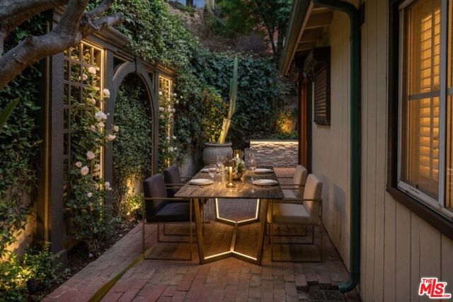 1418 Lindacrest Drive, Beverly Hills, CA 90210