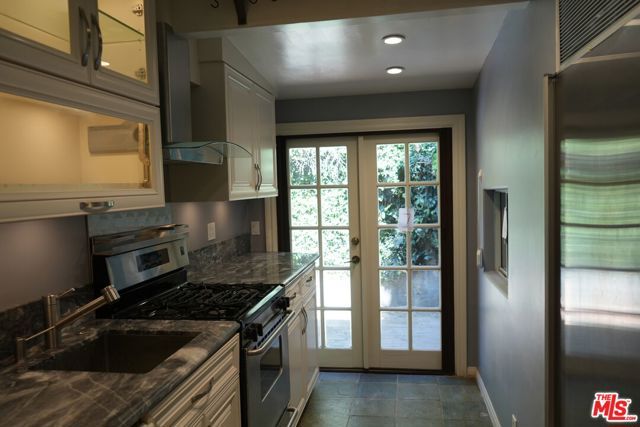 1418 Lindacrest Drive, Beverly Hills, CA 90210