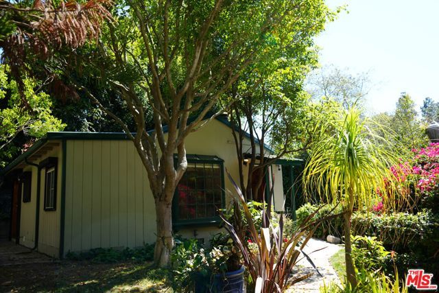1418 Lindacrest Drive, Beverly Hills, CA 90210
