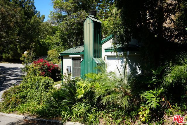 1418 Lindacrest Drive, Beverly Hills, CA 90210