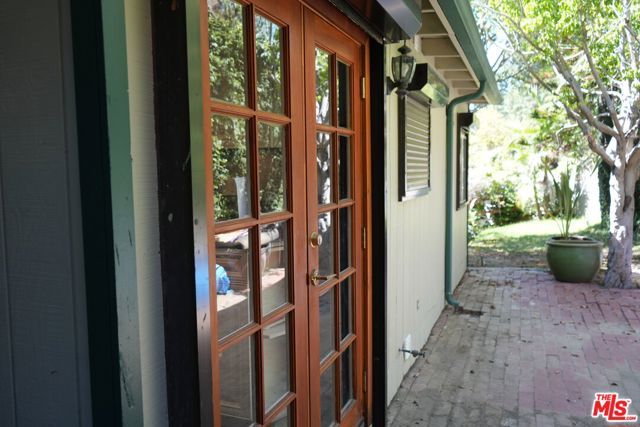 1418 Lindacrest Drive, Beverly Hills, CA 90210
