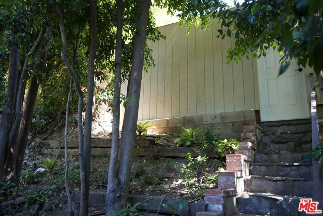 1418 Lindacrest Drive, Beverly Hills, CA 90210