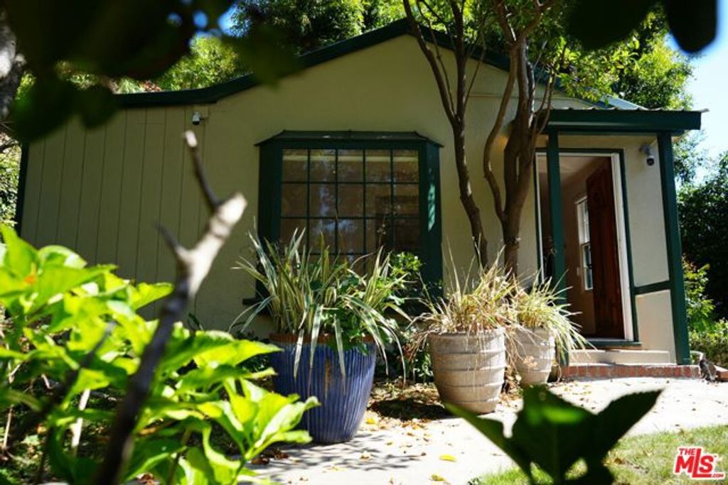 1418 Lindacrest Drive, Beverly Hills, CA 90210