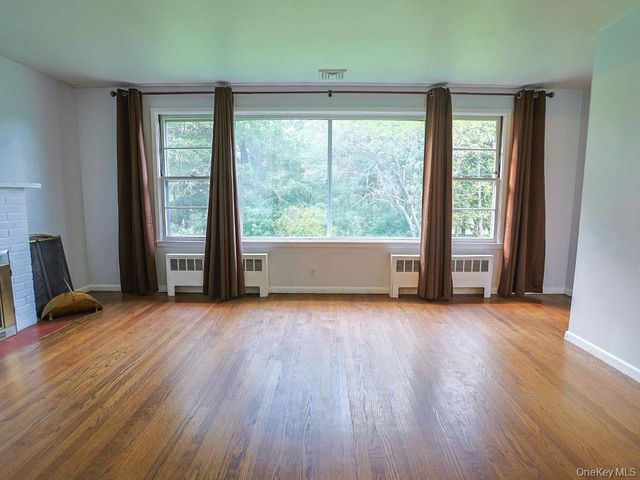 21 Pleasant View Road, Poughkeepsie, NY 12603