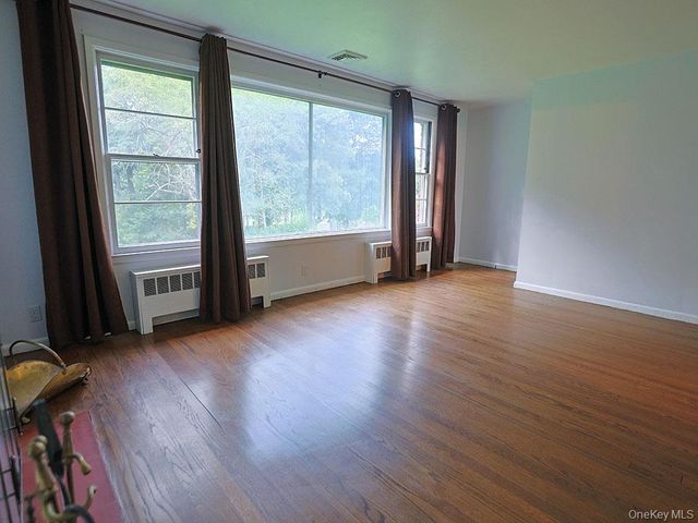 21 Pleasant View Road, Poughkeepsie, NY 12603