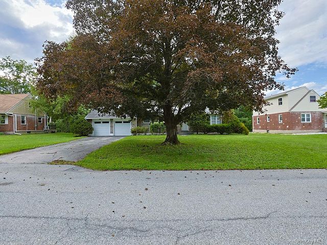 21 Pleasant View Road, Poughkeepsie, NY 12603