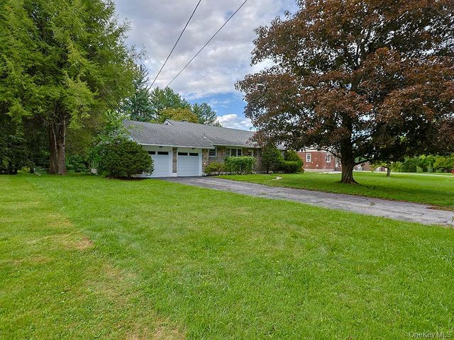 21 Pleasant View Road, Poughkeepsie, NY 12603
