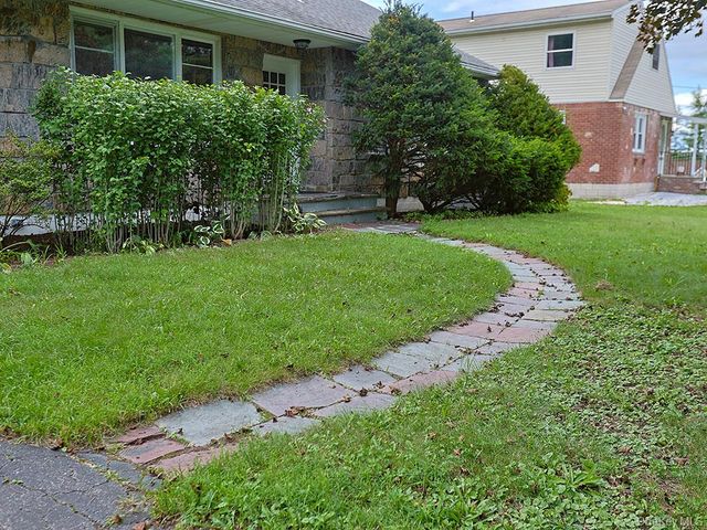 21 Pleasant View Road, Poughkeepsie, NY 12603