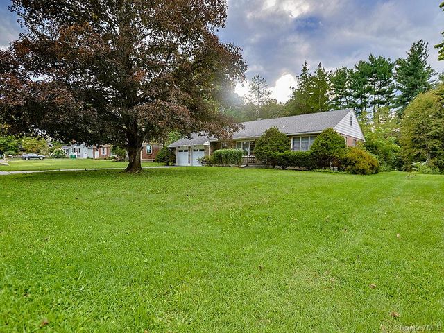 21 Pleasant View Road, Poughkeepsie, NY 12603
