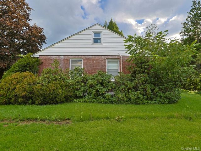 21 Pleasant View Road, Poughkeepsie, NY 12603