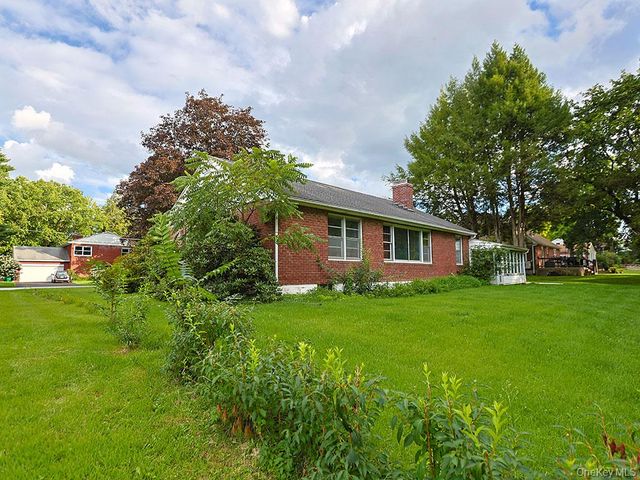 21 Pleasant View Road, Poughkeepsie, NY 12603