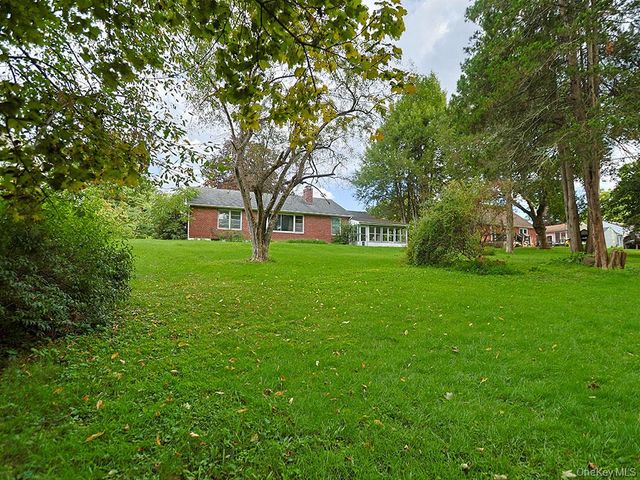 21 Pleasant View Road, Poughkeepsie, NY 12603