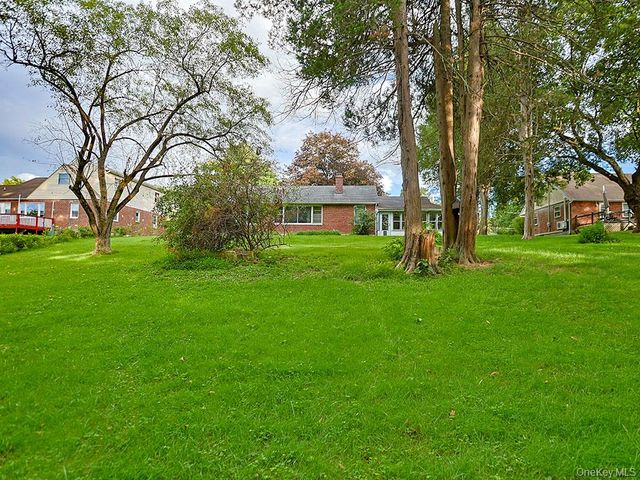 21 Pleasant View Road, Poughkeepsie, NY 12603