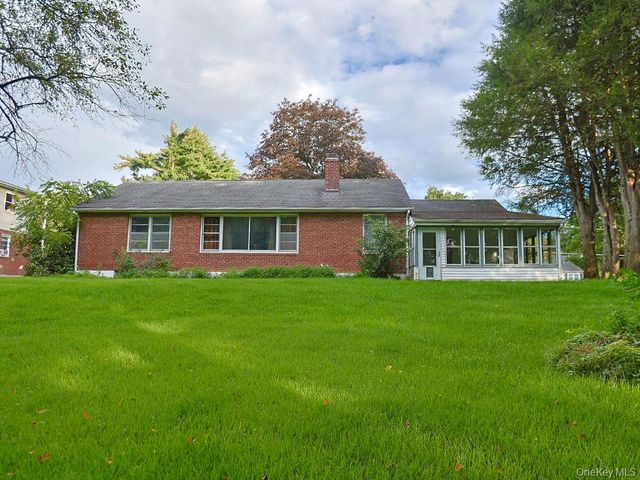 21 Pleasant View Road, Poughkeepsie, NY 12603