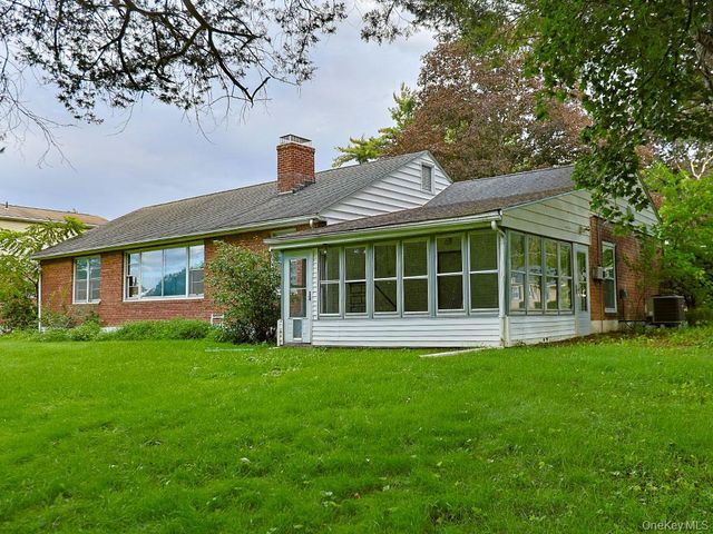 21 Pleasant View Road, Poughkeepsie, NY 12603