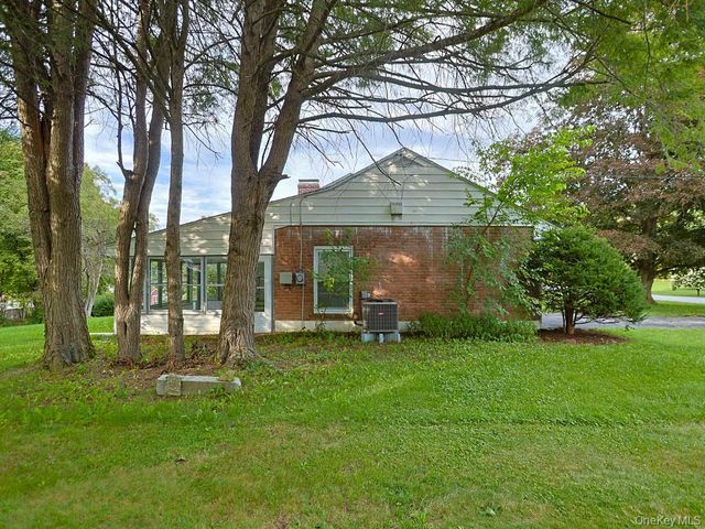 21 Pleasant View Road, Poughkeepsie, NY 12603
