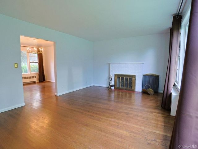 21 Pleasant View Road, Poughkeepsie, NY 12603