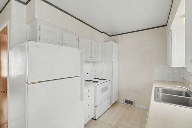 1705 Roseland Avenue, Kalamazoo City, MI 49001