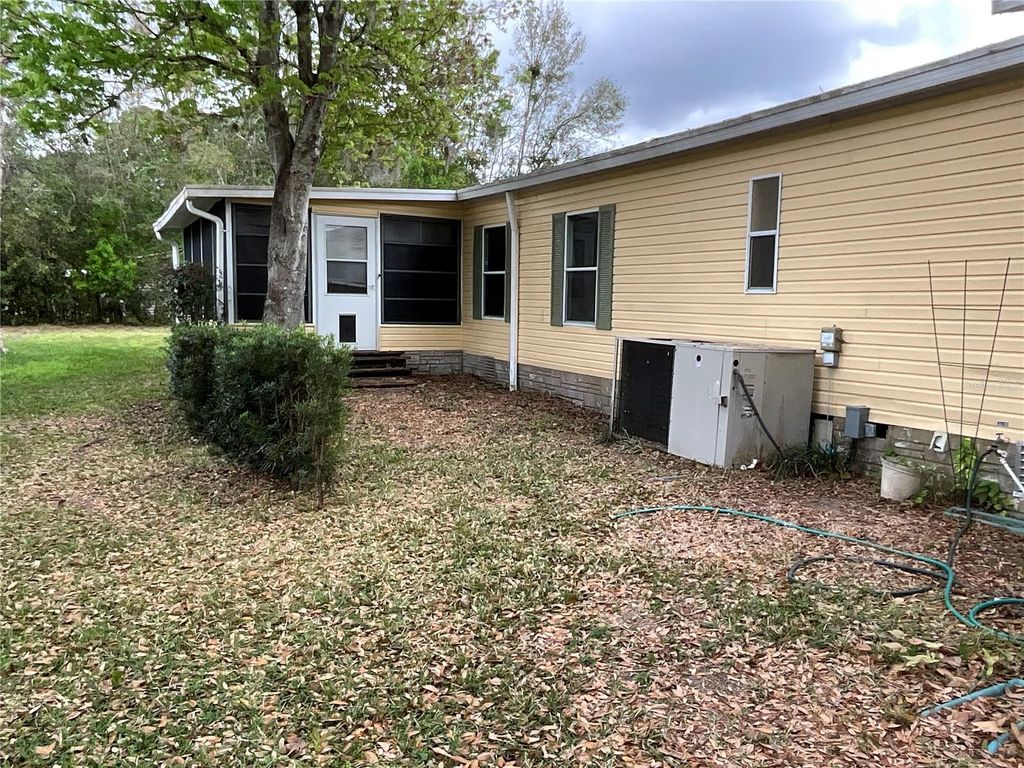 Image 11 of property listing at 116 TRADERS COVE BOULEVARD, Debary, FL 32713