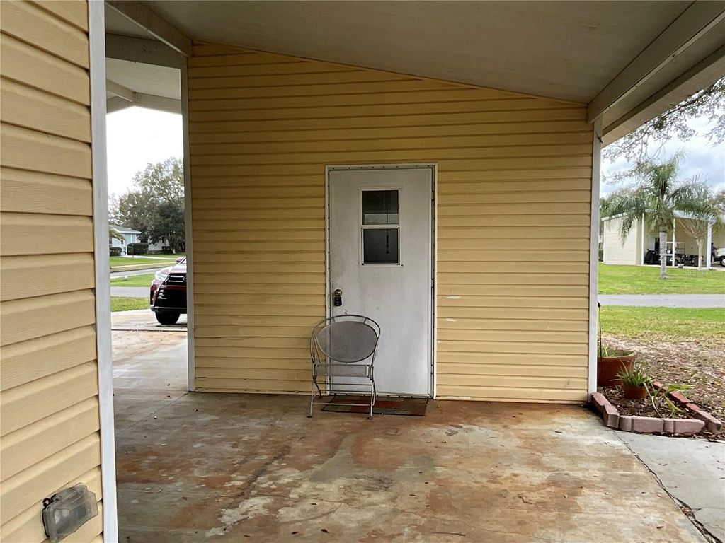Image 12 of property listing at 116 TRADERS COVE BOULEVARD, Debary, FL 32713