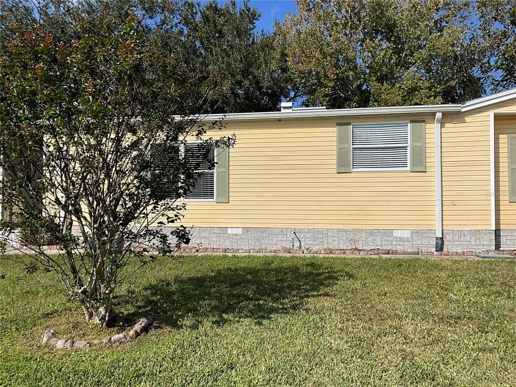 Image 3 of property listing at 116 TRADERS COVE BOULEVARD, Debary, FL 32713