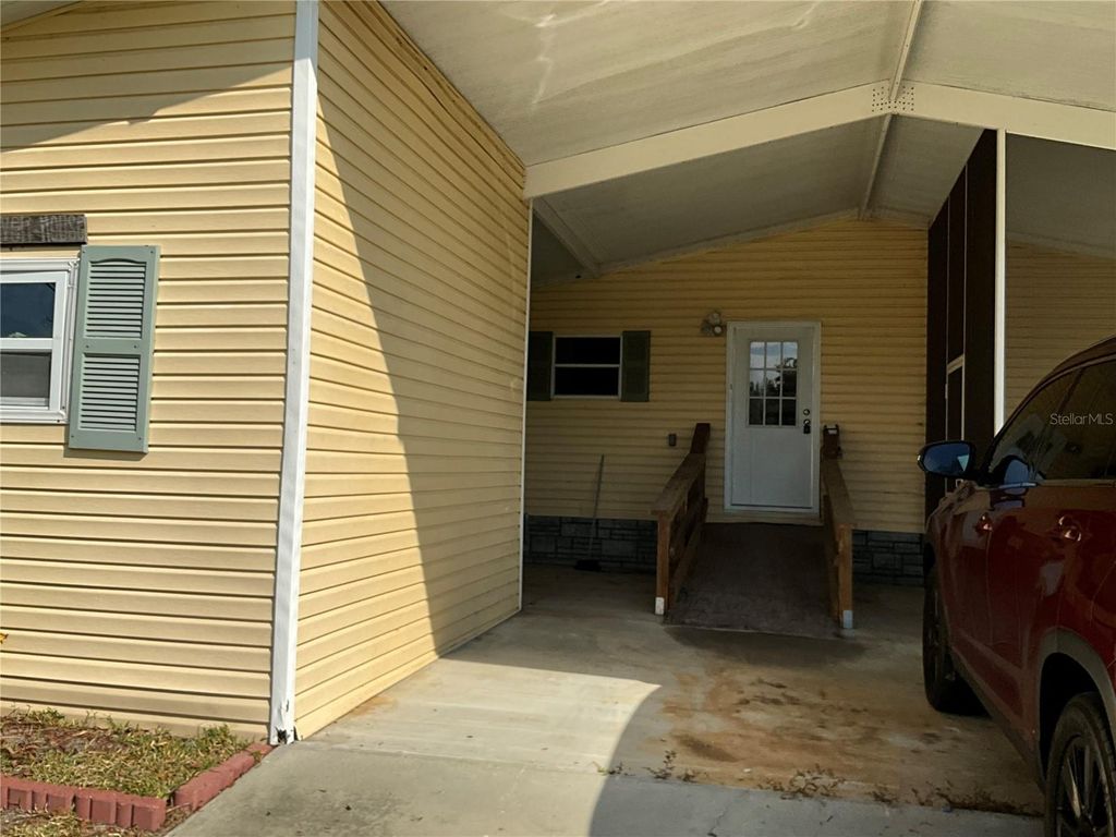 Image 4 of property listing at 116 TRADERS COVE BOULEVARD, Debary, FL 32713