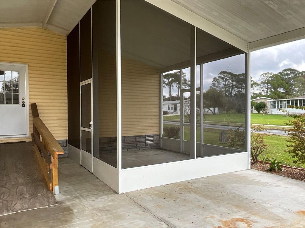 Image 10 of property listing at 116 TRADERS COVE BOULEVARD, Debary, FL 32713