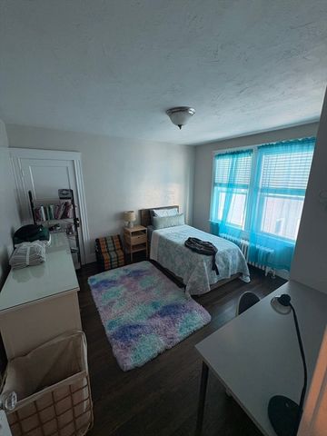 24 Warren Ave 1, Milton, MA 02186