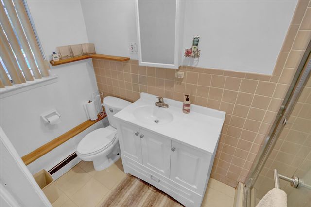89 Main Parkway E, Plainview, NY 11803
