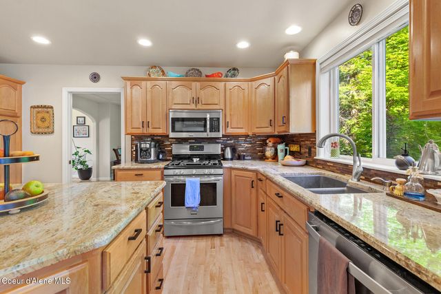 3256 E Cambridge DR, Hayden, ID 83835