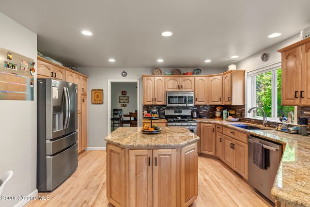 3256 E Cambridge DR, Hayden, ID 83835