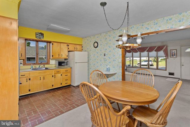 8 HUNT RD, Bordentown, NJ 08505