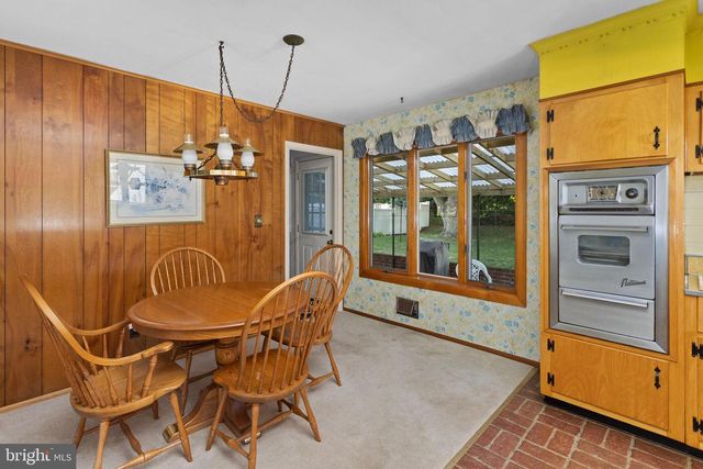 8 HUNT RD, Bordentown, NJ 08505