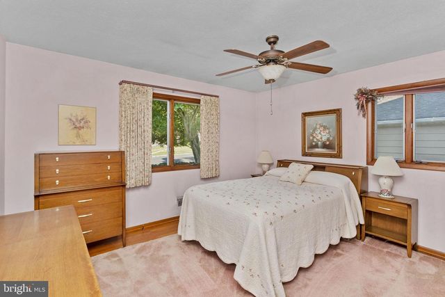 8 HUNT RD, Bordentown, NJ 08505