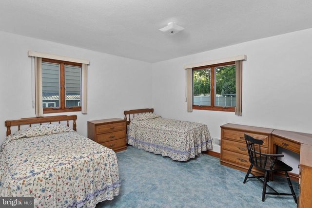 8 HUNT RD, Bordentown, NJ 08505