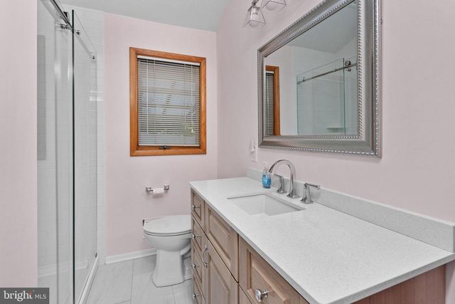 8 HUNT RD, Bordentown, NJ 08505