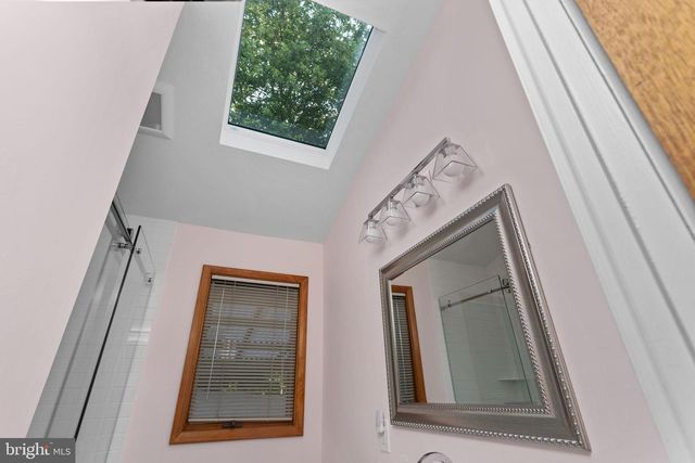 8 HUNT RD, Bordentown, NJ 08505