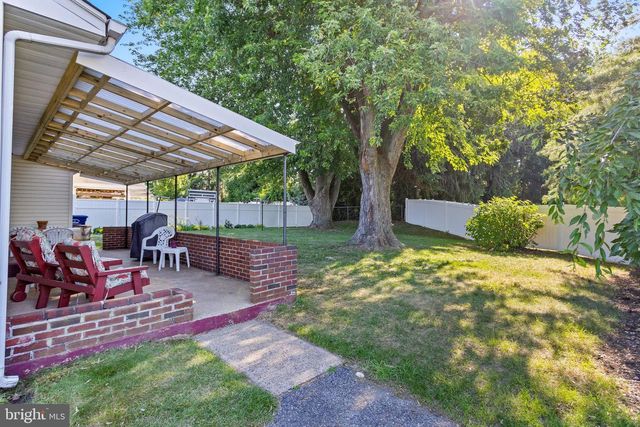 8 HUNT RD, Bordentown, NJ 08505
