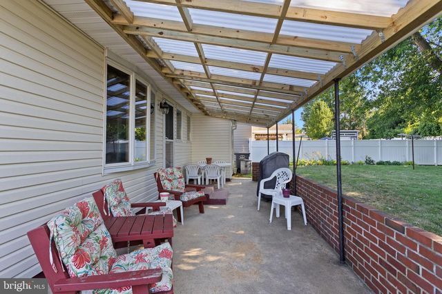 8 HUNT RD, Bordentown, NJ 08505