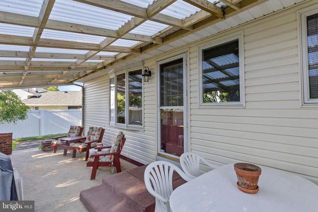 8 HUNT RD, Bordentown, NJ 08505