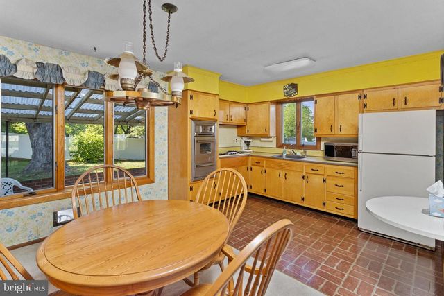 8 HUNT RD, Bordentown, NJ 08505