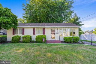 8 HUNT RD, Bordentown, NJ 08505