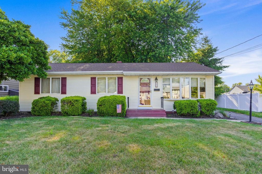 8 HUNT RD, Bordentown, NJ 08505