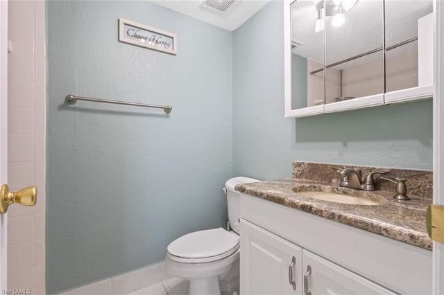 4629 Bayshore DR J3, Naples, FL 34112