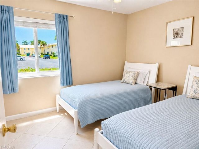 4629 Bayshore DR J3, Naples, FL 34112